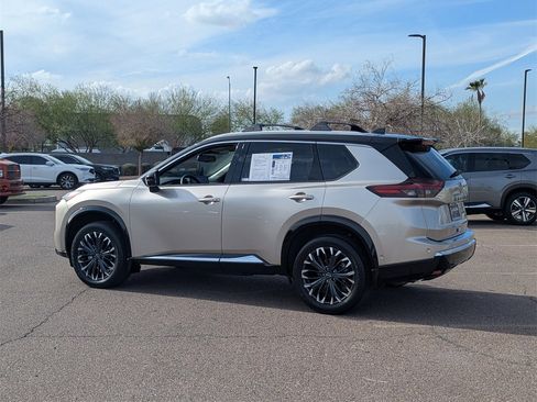 Used 2025 Nissan Rogue Platinum image 5