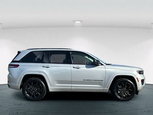 Used 2023 Jeep Grand Cherokee 30th Anniversary AWD/4WD image 7