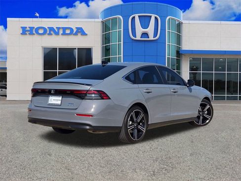 Used 2024 Honda Accord Sport image 3