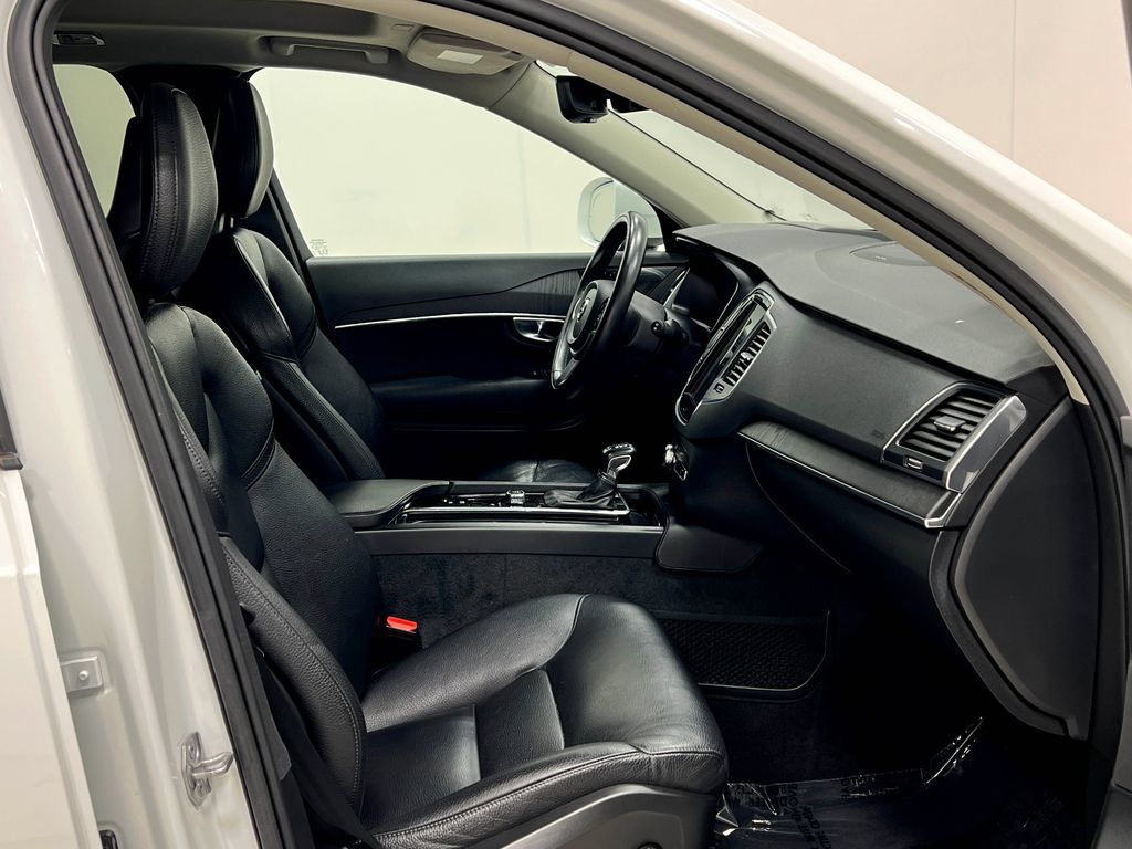 Used 2020 Volvo XC90 T6 Momentum AWD/4WD image 38