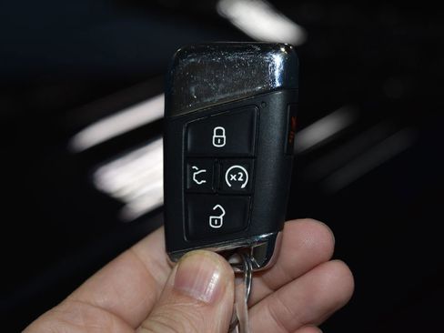 Certified 2023 Volkswagen Atlas SE image 16