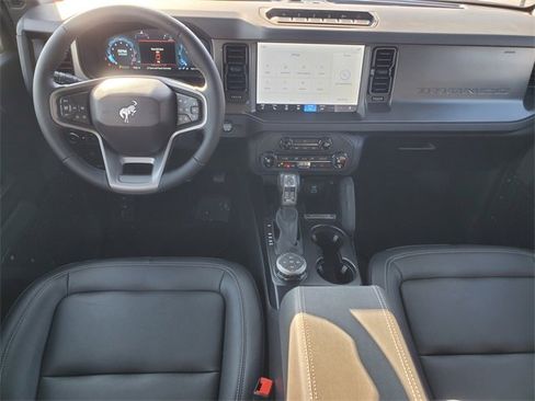 Used 2025 Ford Bronco Badlands image 28