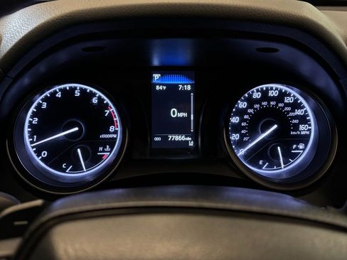 Used 2022 Toyota Camry SE image 9