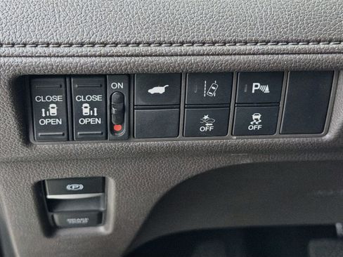 Used 2019 Honda Odyssey Elite image 16