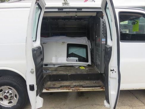 Used 2017 GMC Savana 3500 RWD image 25