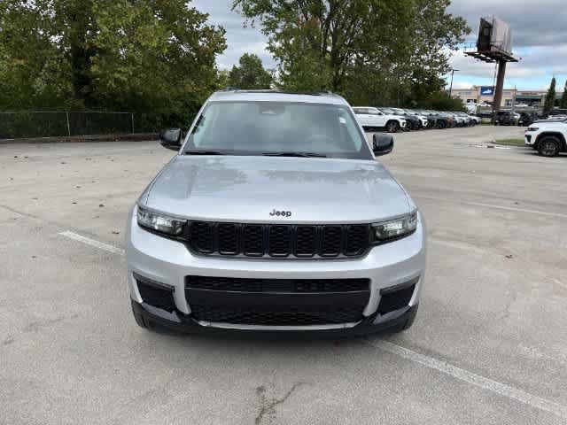 Used 2024 Jeep Grand Cherokee L Limited w/ Black Appearance Package AWD/4WD image 3