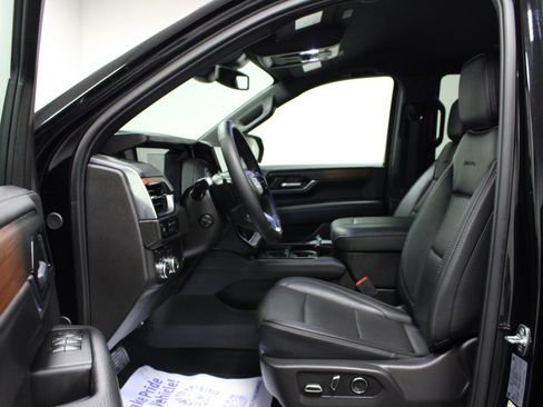 Used 2025 GMC Yukon Denali image 12