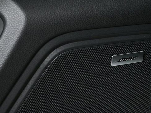 Certified 2025 Porsche Macan image 7