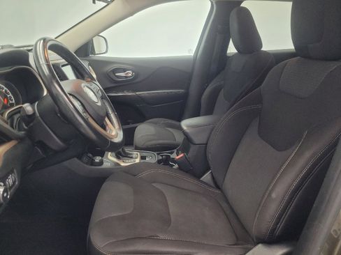 Used 2015 Jeep Cherokee Latitude w/ Cold Weather Group AWD/4WD image 17