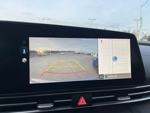 Used 2025 Hyundai Elantra Limited image 25