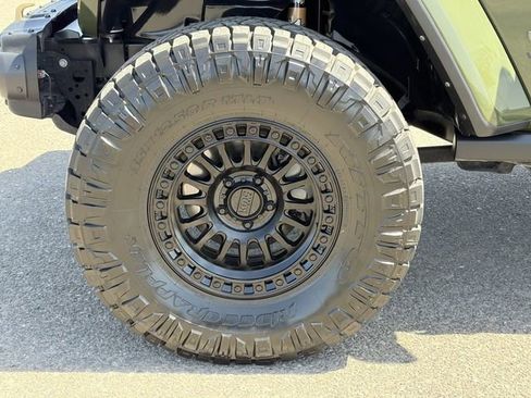 Used 2022 Jeep Wrangler Unlimited Rubicon AWD/4WD image 10