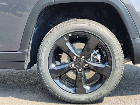 New 2025 Jeep Grand Cherokee L Altitude image 11