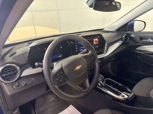 Used 2024 Chevrolet Trax LT FWD image 17