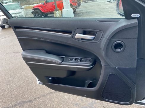 Used 2023 Chrysler 300 S image 21