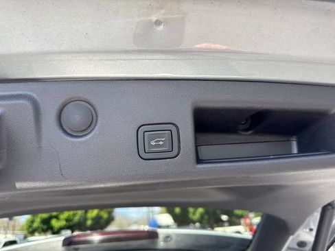Used 2024 Chevrolet Equinox LT AWD/4WD image 9