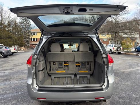 Used 2014 Toyota Sienna LE image 21