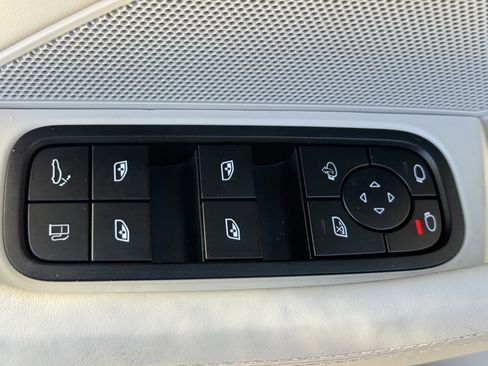 Certified 2023 Porsche Panamera 4 image 24