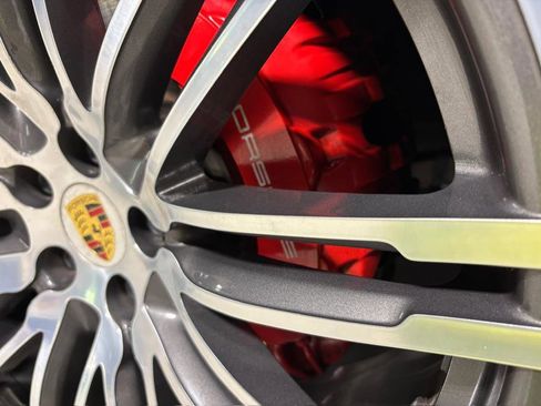 Used 2017 Porsche Macan Turbo image 4