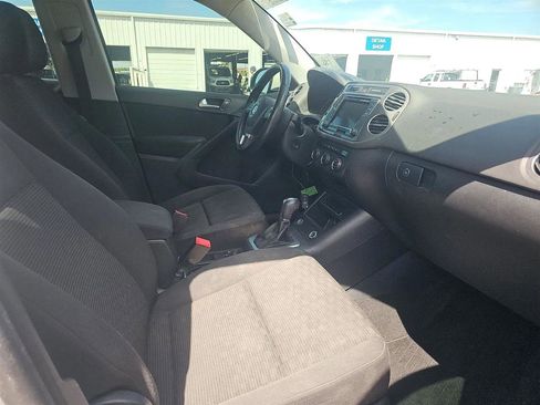 Used 2017 Volkswagen Tiguan Limited w/ Premium Package image 7