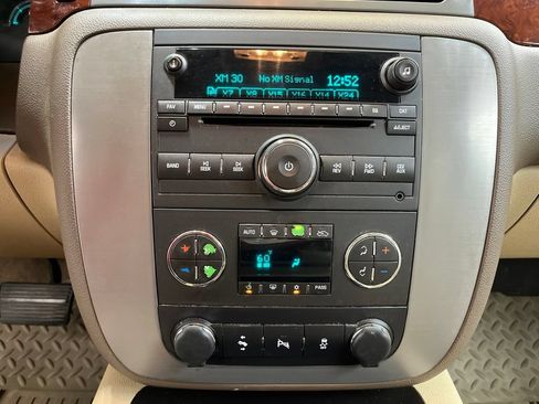 Used 2012 GMC Sierra 1500 SLT w/ SLT Convenience Package AWD/4WD image 26