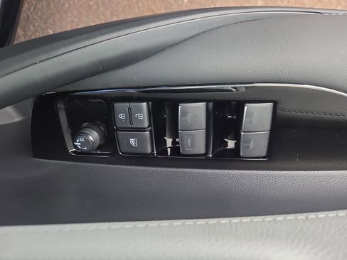 Certified 2025 Toyota Corolla SE FWD image 27