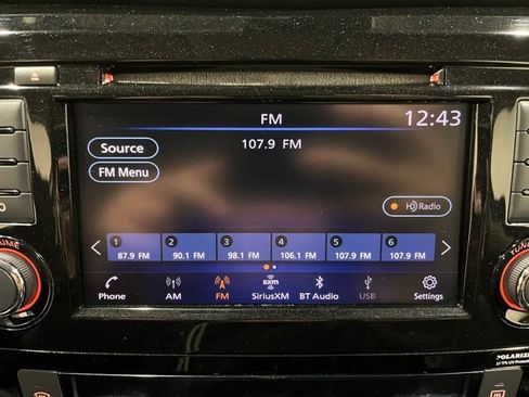 Used 2018 Nissan Rogue SL image 32