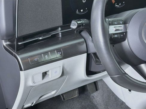 Used 2025 Hyundai Kona SEL FWD image 17