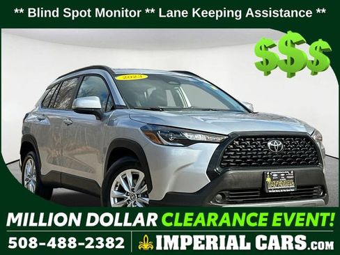 Used 2023 Toyota Corolla Cross LE image 1