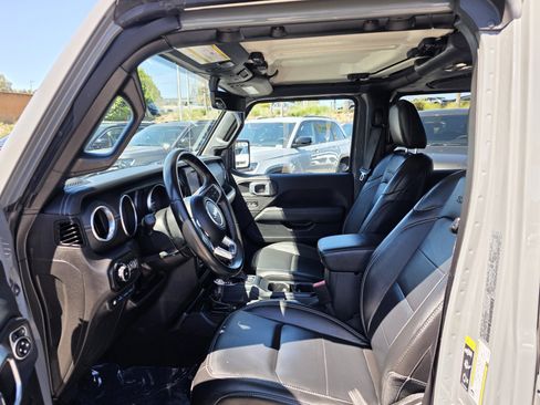 Used 2022 Jeep Wrangler Unlimited Sahara AWD/4WD image 11
