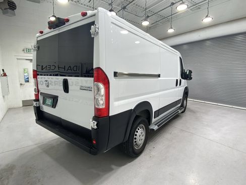 Used 2025 RAM ProMaster 2500 w/ U-Haul Equipment Group FWD image 8