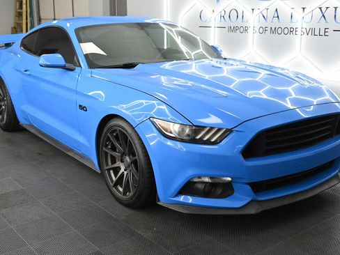 Used 2017 Ford Mustang GT w/ GT Performance Package RWD image 5
