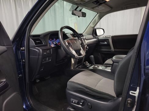 Used 2017 Toyota 4Runner SR5 AWD/4WD image 12