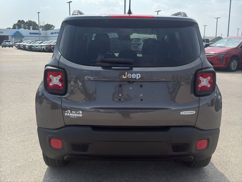 Used 2017 Jeep Renegade Latitude AWD/4WD image 7