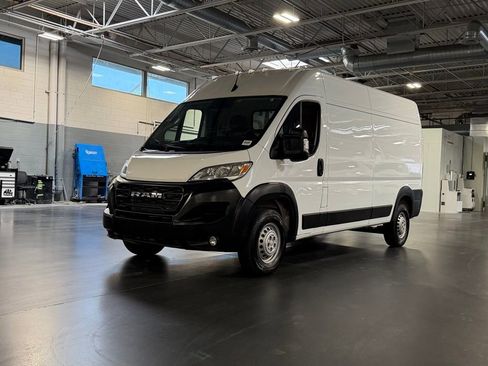 Used 2024 RAM ProMaster 2500 w/ Convenience Group FWD image 3