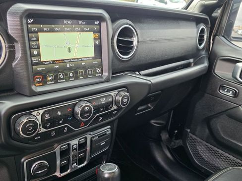 Used 2019 Jeep Wrangler Unlimited Sahara w/ Uconnect 4C Nav & Sound Group image 25