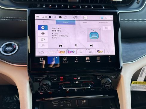 New 2025 Jeep Grand Cherokee Limited image 30