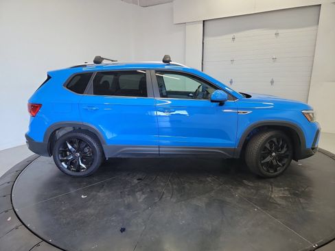 Used 2022 Volkswagen Taos SE FWD image 11