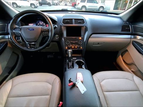 Used 2018 Ford Explorer XLT w/ Equipment Group 202A image 15