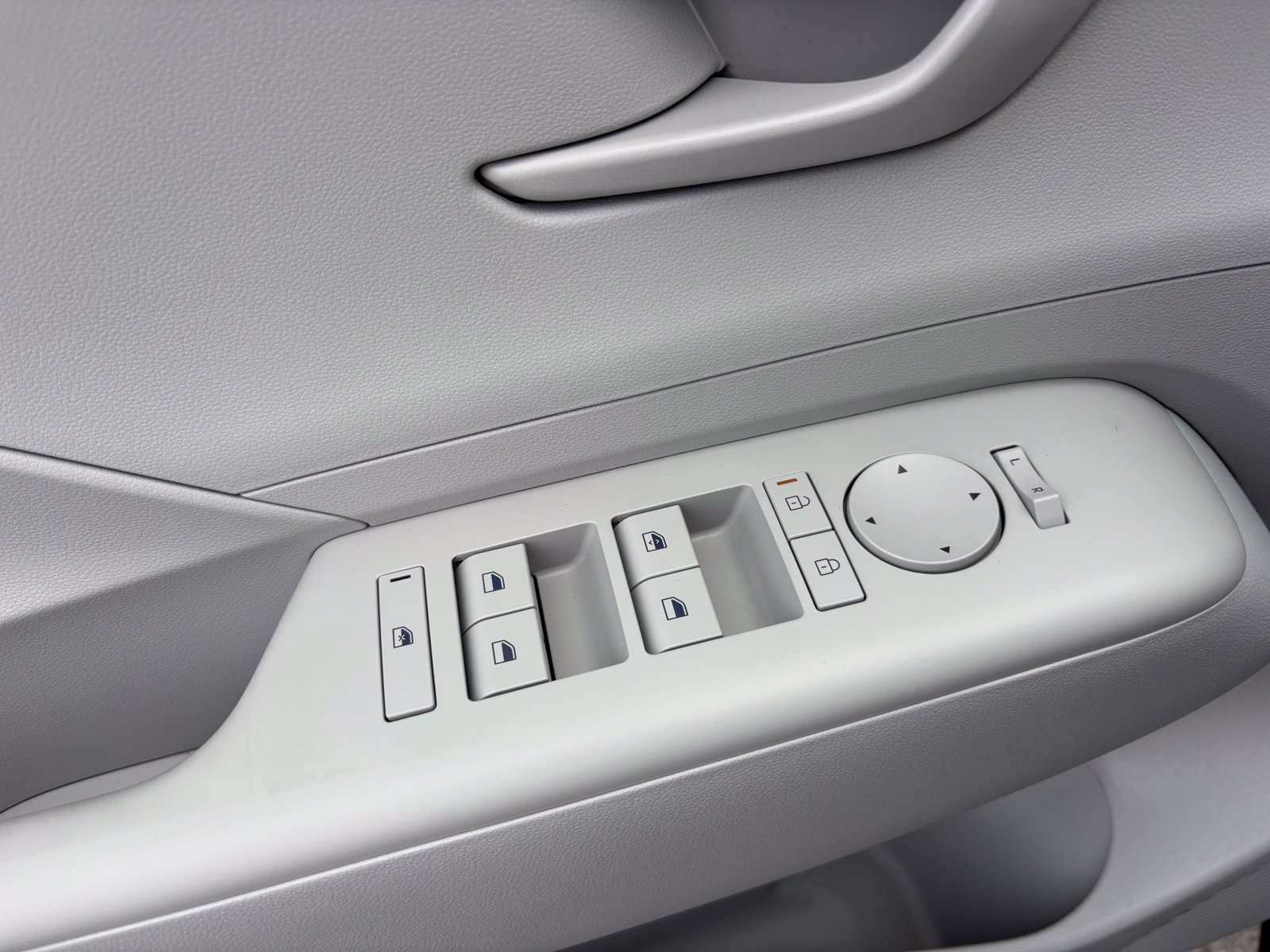 New 2027 Hyundai Kona SE FWD image 11