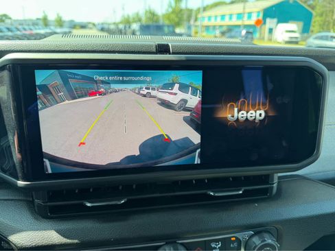 Used 2025 Jeep Wrangler Sport S image 20