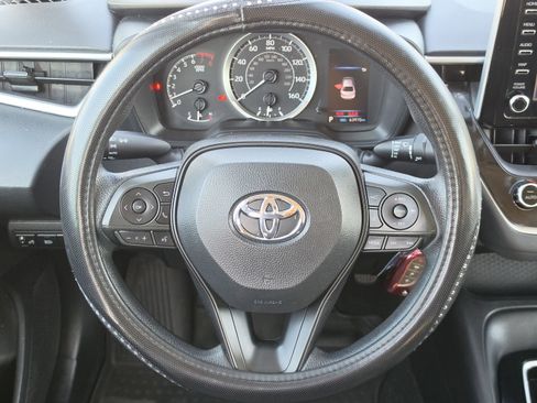 Used 2020 Toyota Corolla LE FWD image 16