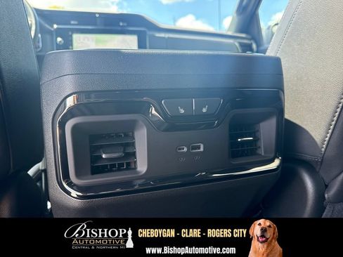 Used 2025 GMC Sierra 1500 AT4 w/ AT4 Premium Package AWD/4WD image 19
