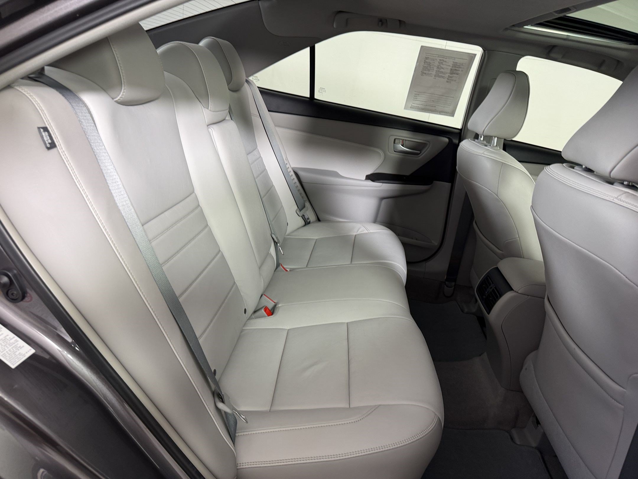 Used 2015 Toyota Camry XLE w/ Moonroof Package FWD image 31