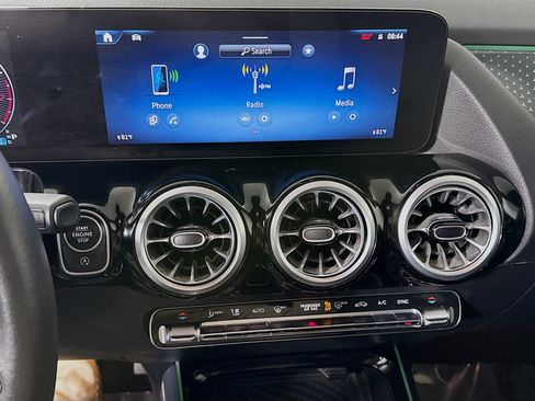 Used 2025 Mercedes-Benz GLA 250 image 18