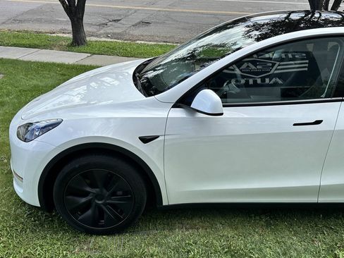 Used 2025 Tesla Model Y Long Range AWD/4WD image 10
