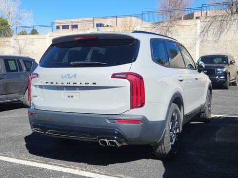 Used 2022 Kia Telluride EX w/ EX Premium Package image 3