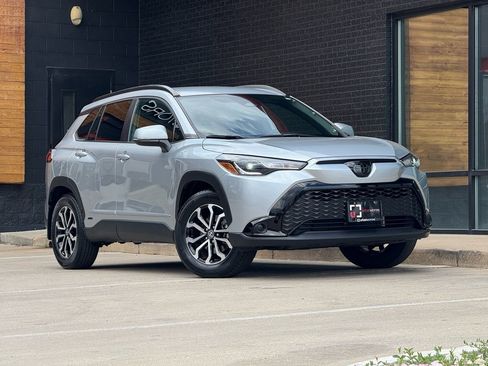 Used 2023 Toyota Corolla Cross SE image 6