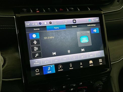 Used 2023 Jeep Grand Cherokee Overland w/ Luxury Tech Group IV image 24