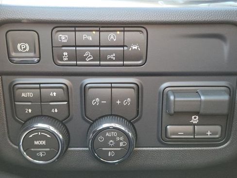 New 2026 Chevrolet Suburban High Country image 14