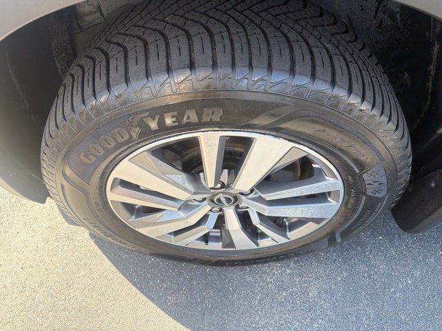 Used 2023 Nissan Pathfinder SL AWD/4WD image 9